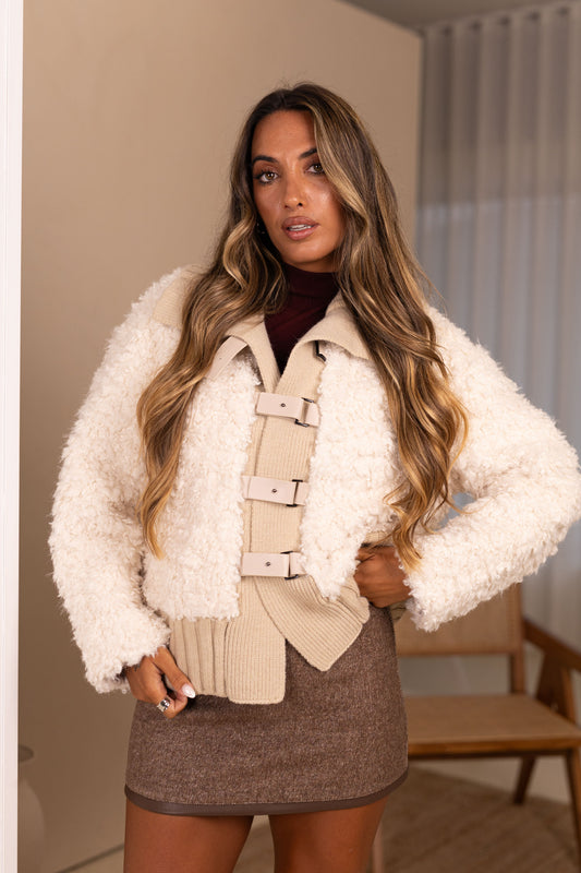 Casaco c/ fivelas - bege