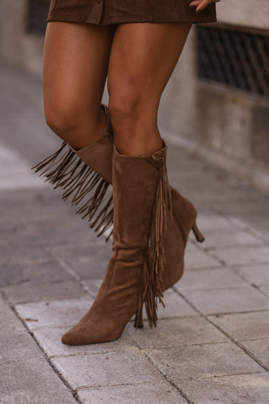 Bota cano alto c/ franjas - camel