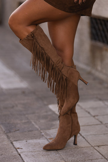 Bota cano alto c/ franjas - camel