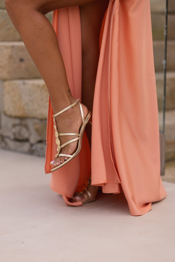 Sandália c/tachas dourado - Dourado