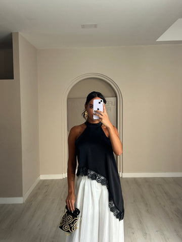 Top Halter assimétrico c/ remate em renda - Preto