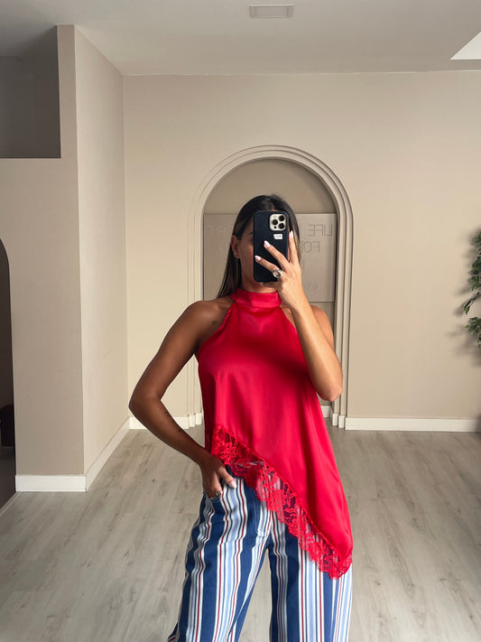Top Halter assimétrico c/ remate em renda - Vermelho